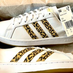 Adidas white with leopard stripes - Brand new - Court Shoe